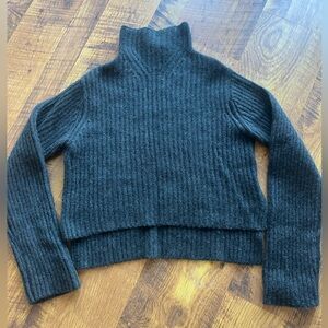 Cashmere cropped turtleneck sweater
